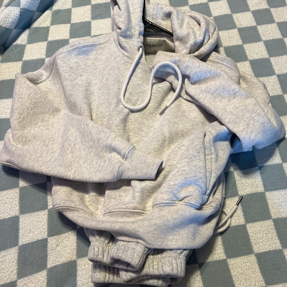 Abercrombie sweat set - Picture 10 of 10